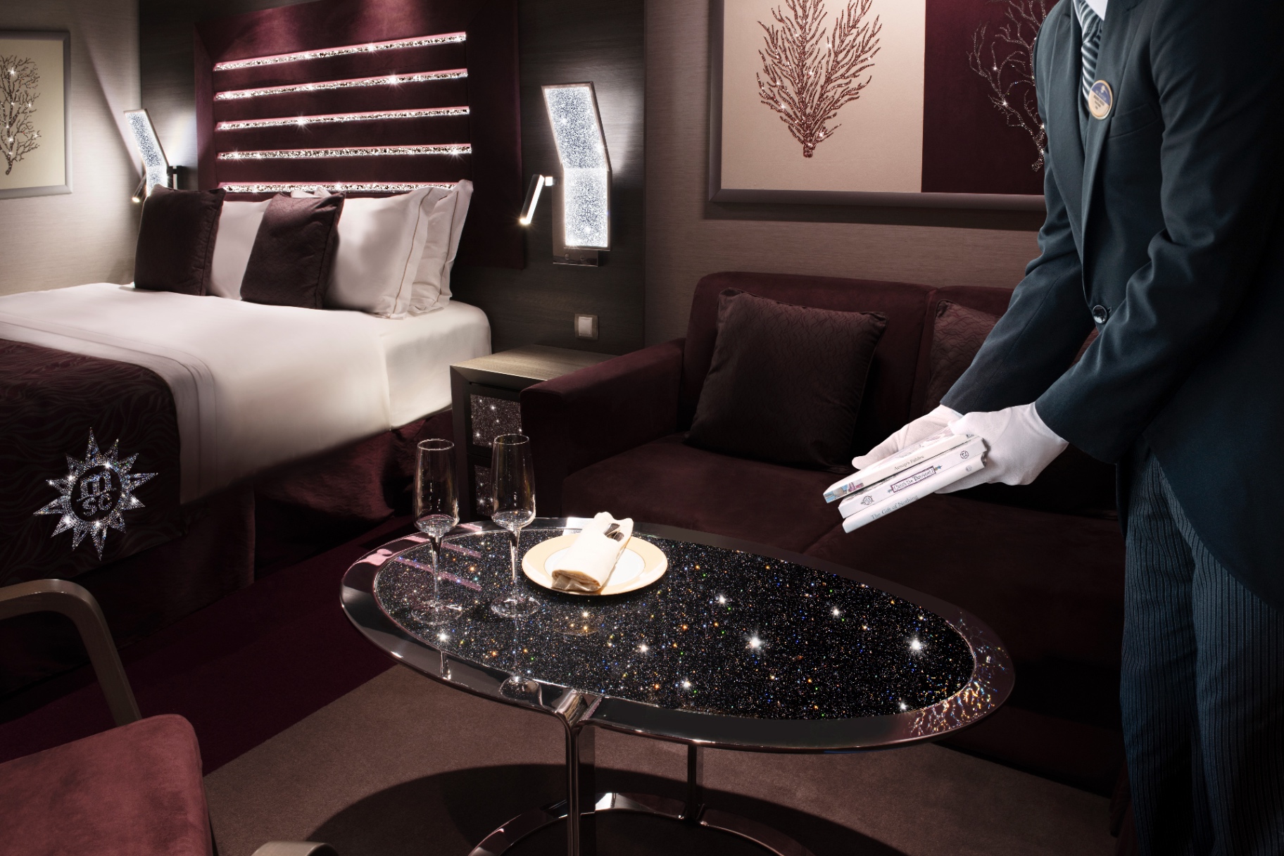 Majordome du MSC Yacht Club en service dans une suite